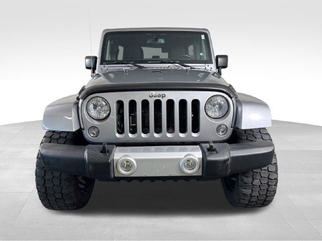 Used 2015 Jeep Wrangler Unlimited Sahara w/ Connectivity Group AWD/4WD image 8