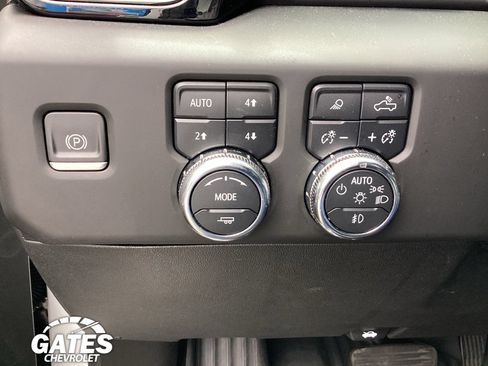 Used 2024 GMC Sierra 2500 AT4 w/ AT4 Premium Plus Package AWD/4WD image 24