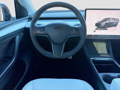 Used 2022 Tesla Model Y Performance image 18