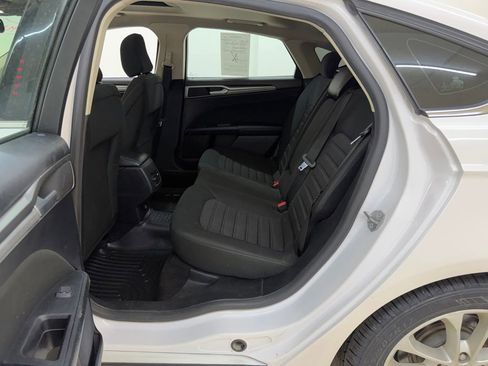Used 2020 Ford Fusion SE FWD image 15