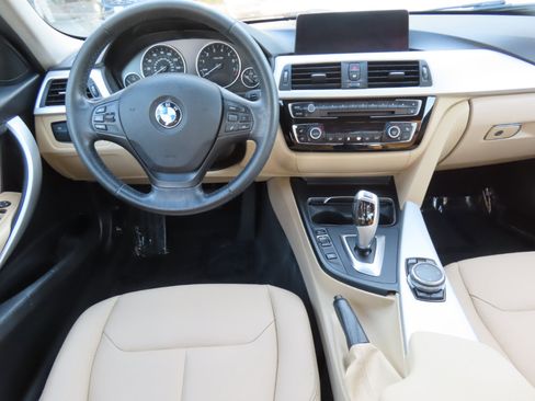 Used 2017 BMW 320i xDrive Sedan image 12