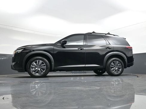 Used 2025 Nissan Pathfinder SV image 33