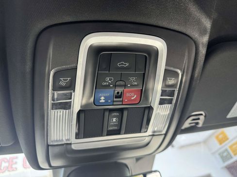 Used 2024 RAM 1500 Laramie AWD/4WD image 28