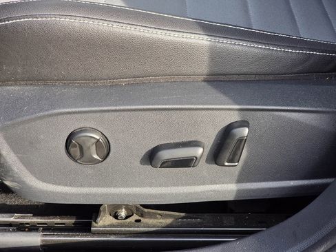 Used 2025 Volkswagen Jetta SE image 11