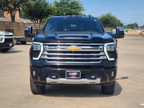 Used 2025 Chevrolet Silverado 2500 High Country w/ Technology Package AWD/4WD image 10