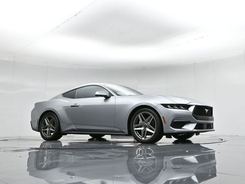 Used 2024 Ford Mustang Premium image 4