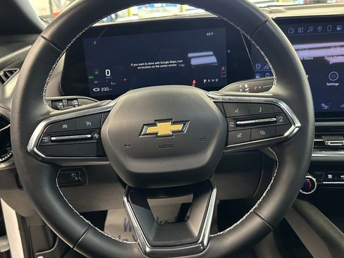 Used 2025 Chevrolet Equinox EV LT w/ Comfort Package image 19