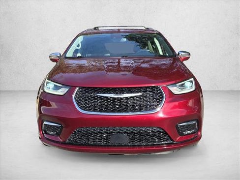 Used 2021 Chrysler Pacifica Limited image 2