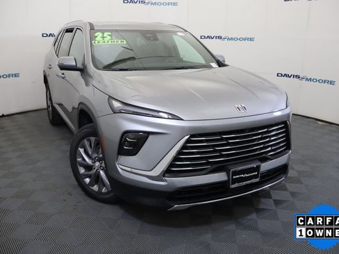 Used 2025 Buick Enclave Preferred FWD image 2