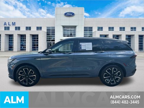 Used 2025 Lincoln Nautilus Reserve AWD/4WD image 9