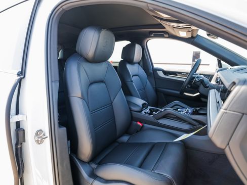 New 2025 Porsche Cayenne S image 28