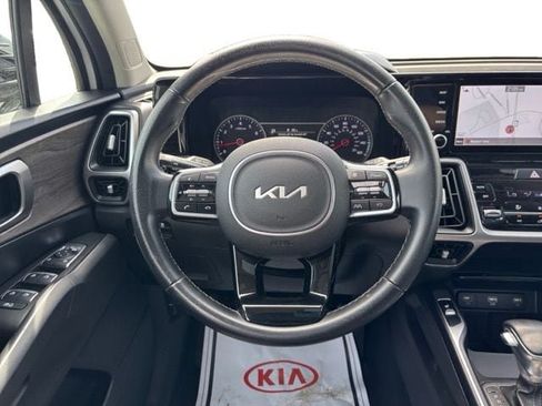 Used 2022 Kia Sorento S w/ Panoramic Sunroof Package AWD/4WD image 16