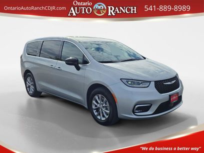 New 2026 Chrysler Pacifica Select