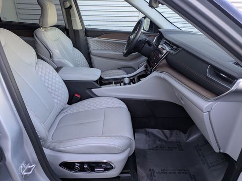 Used 2022 Jeep Grand Cherokee L Summit w/ Advanced Protech Group IV image 34