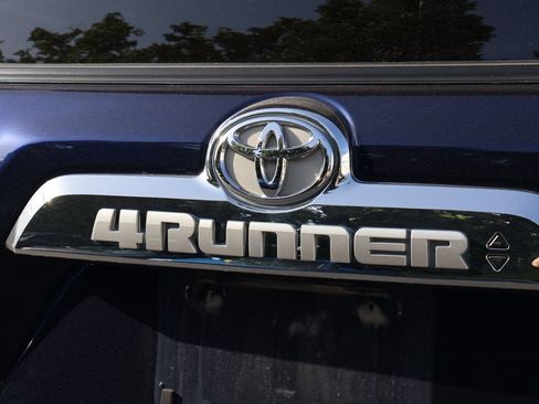 Used 2021 Toyota 4Runner Limited AWD/4WD image 8