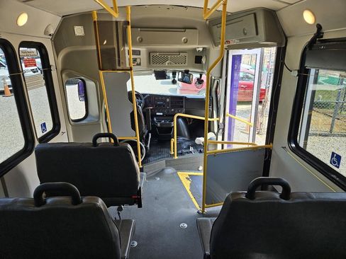 Used 2015 Chevrolet Express 4500 w/ Shuttle Bus Package RWD image 51