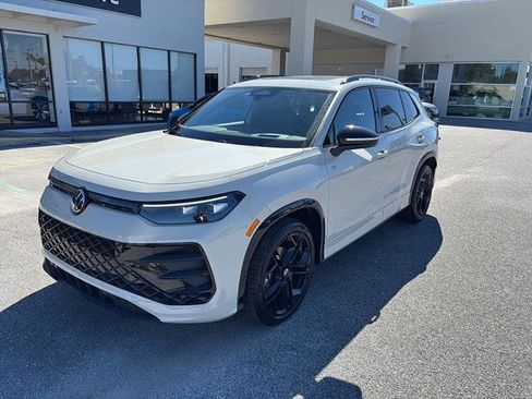 New 2026 Volkswagen Tiguan SE R-Line FWD image 3
