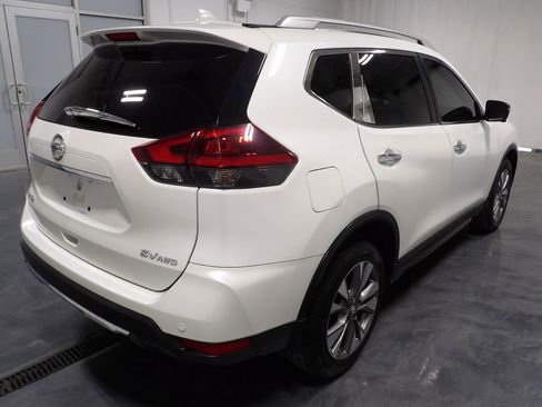 Used 2019 Nissan Rogue SV w/ Premium Package image 5