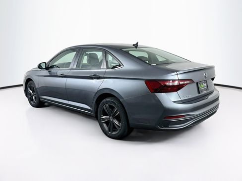Used 2022 Volkswagen Jetta SE w/ Panoramic Sunroof Package FWD image 5