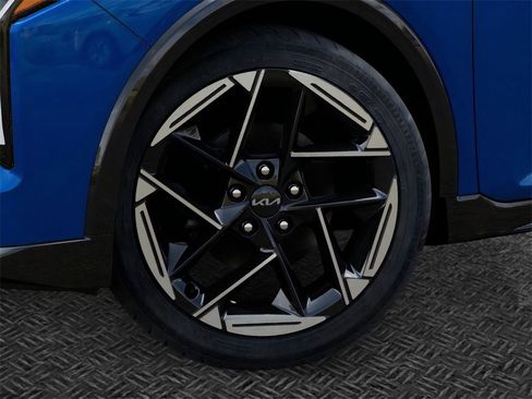 New 2025 Kia K4 GT-Line image 9