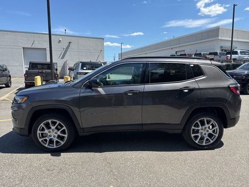 Used 2022 Jeep Compass Latitude AWD/4WD image 17