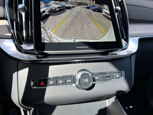 New 2026 Volvo XC90 B6 Plus w/ Protection Package Premier image 18