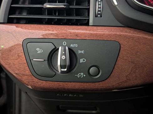 Used 2022 Audi A4 2.0T Premium w/ Convenience Package image 11