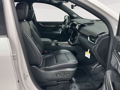 Used 2024 GMC Acadia Denali w/ Super Cruise Package image 26