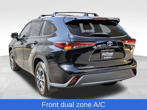 Used 2023 Toyota Highlander XLE AWD/4WD image 11