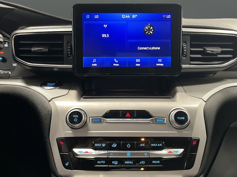 Used 2023 Ford Explorer XLT w/ Equipment Group 202A AWD/4WD image 13