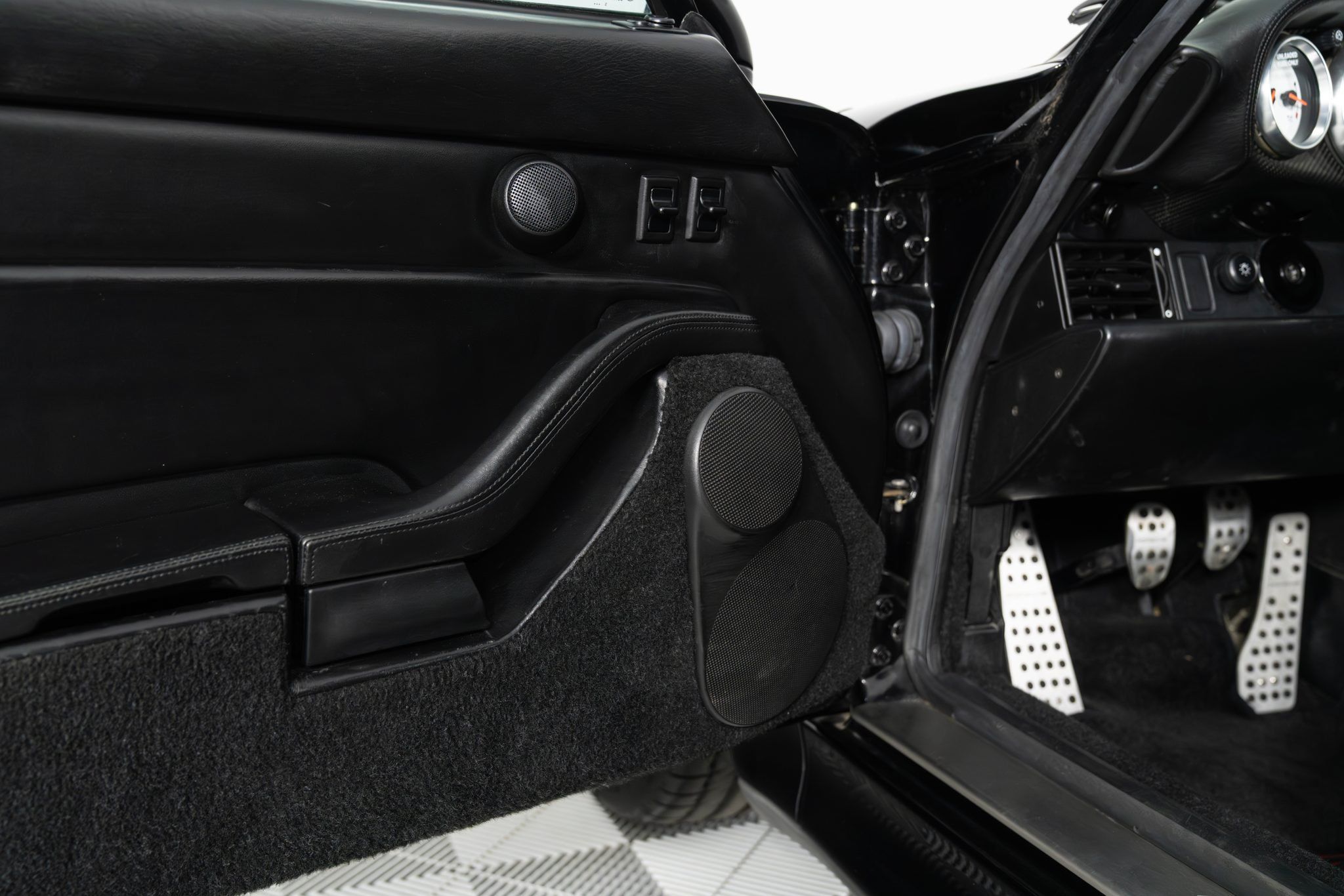 Used 1996 Porsche 911 Turbo RWD image 28