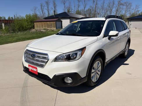 Used 2017 Subaru Outback 2.5i Premium AWD/4WD image 3
