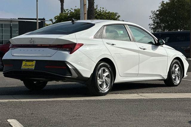 Certified 2026 Hyundai Elantra SE FWD image 4