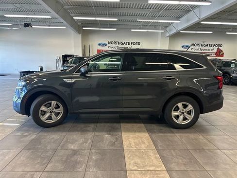 Used 2023 Kia Sorento LX FWD image 11