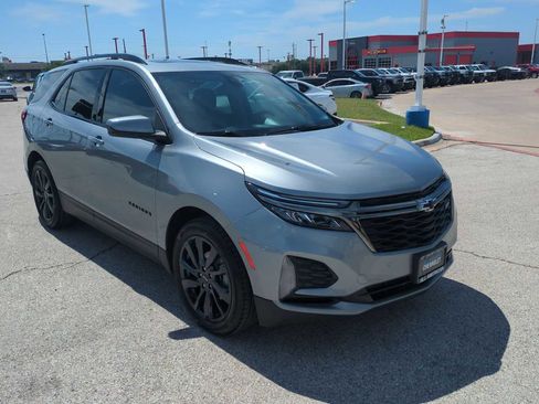 Used 2023 Chevrolet Equinox RS FWD image 2