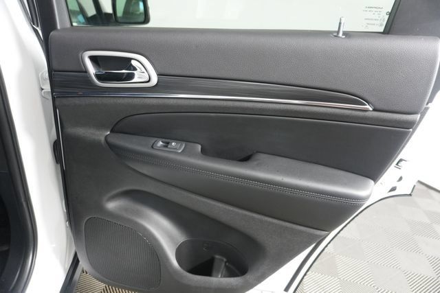 Used 2020 Jeep Grand Cherokee Limited AWD/4WD image 32