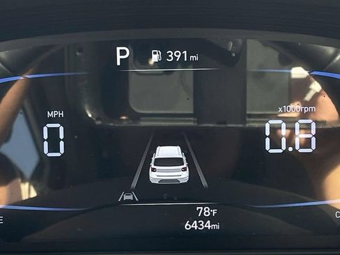 Certified 2025 Hyundai Venue SEL FWD image 25