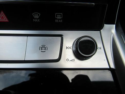 Used 2019 Audi e-tron Prestige w/ Prestige Package image 53