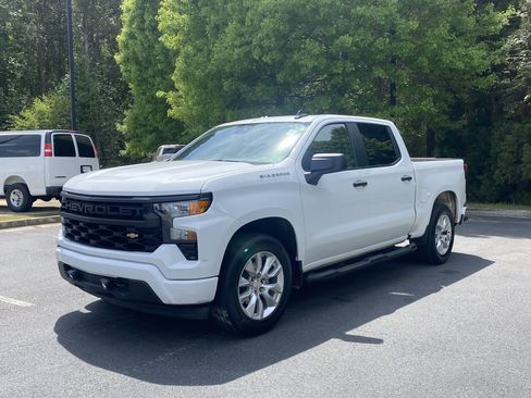 Used 2024 Chevrolet Silverado 1500 Custom image 2