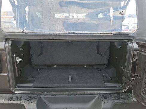 Used 2025 Jeep Wrangler Sport image 27