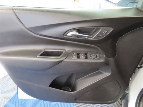 Used 2018 Chevrolet Equinox LT FWD image 14