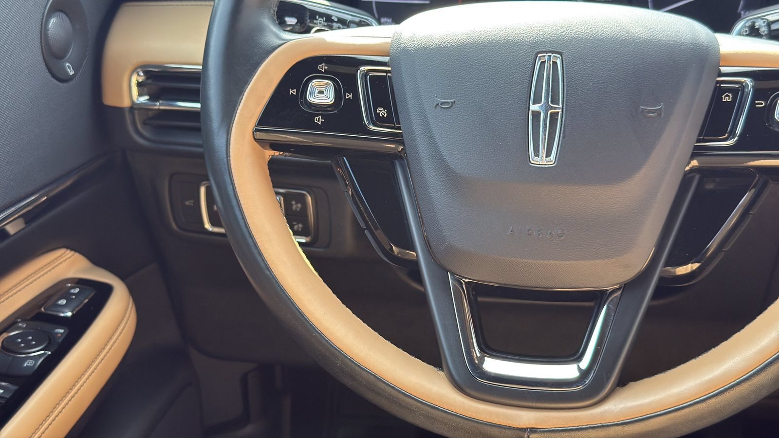 Used 2020 Lincoln Corsair Reserve FWD image 16