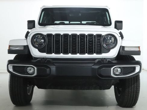 Used 2024 Jeep Gladiator Sport AWD/4WD image 5