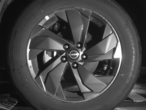 Used 2025 Nissan Rogue SV FWD image 12
