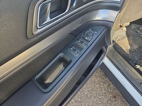 Certified 2018 Ford Explorer XLT image 12