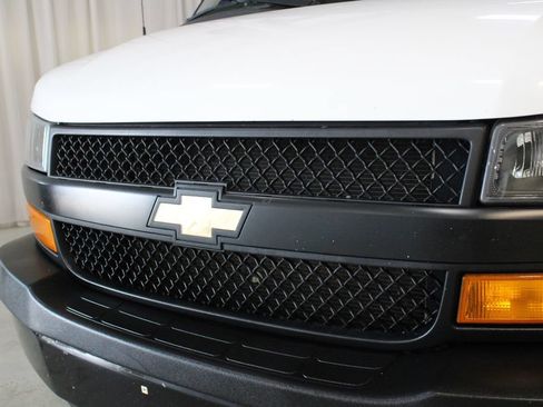 Used 2022 Chevrolet Express 2500 w/ Driver Convenience Package RWD image 34