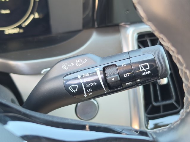 Certified 2023 Kia Sorento SX FWD image 23