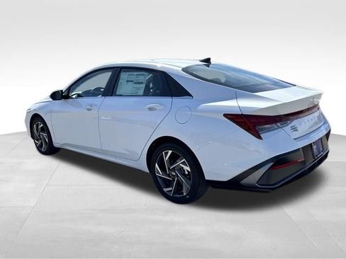 New 2026 Hyundai Elantra Limited FWD image 3