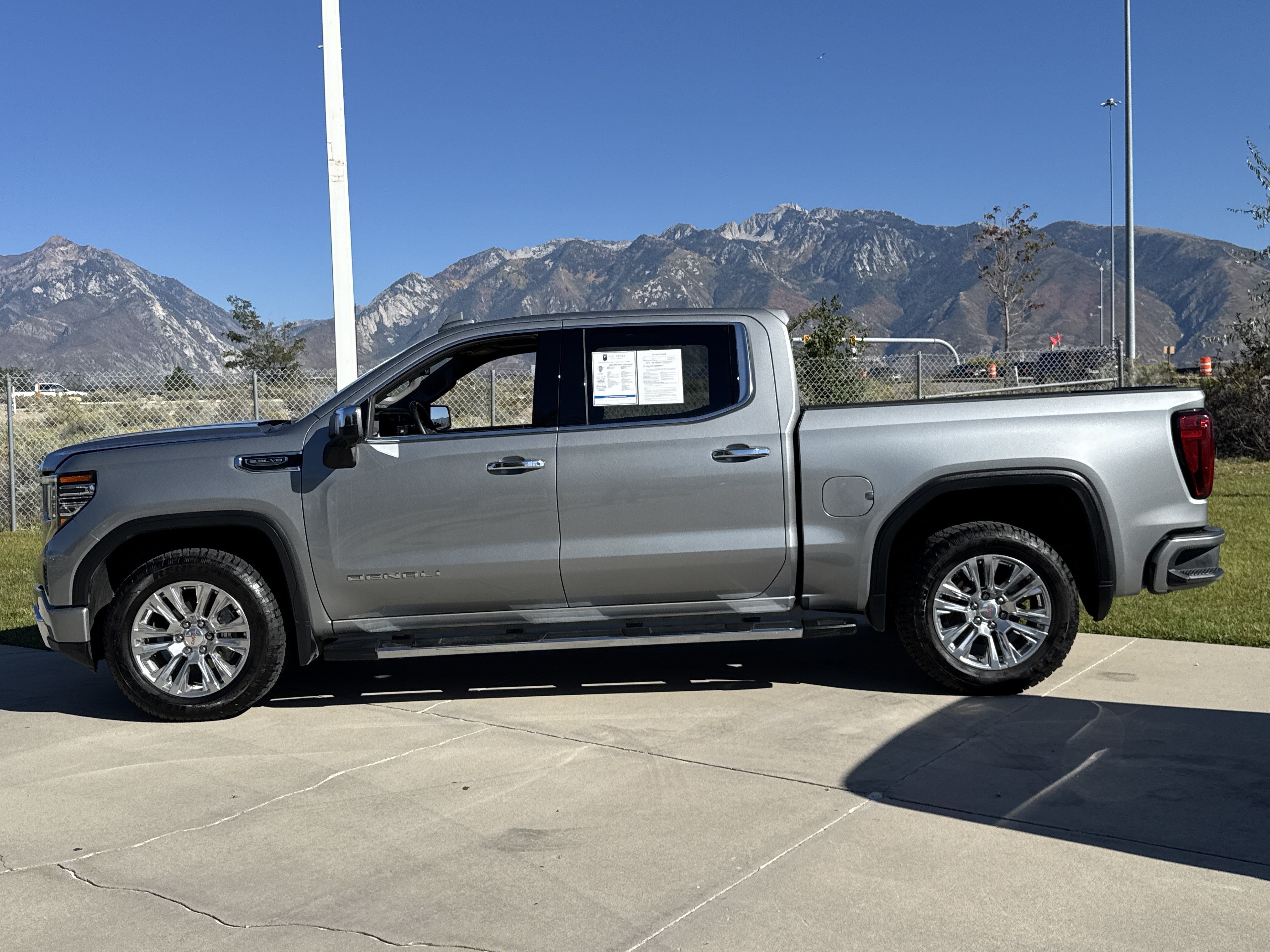 Used 2023 GMC Sierra 1500 Denali AWD/4WD image 2