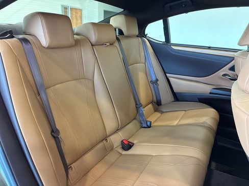 Certified 2019 Lexus ES 300h Ultra Luxury image 17